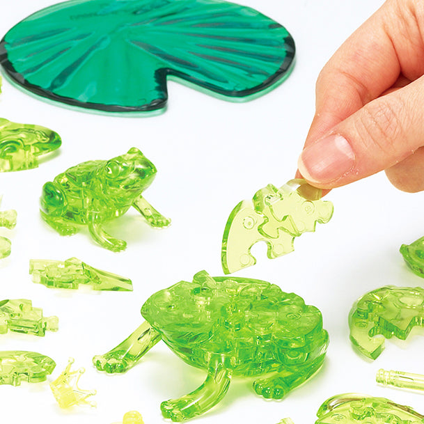 3D Crystal Puzzle Frog being built on a white background. There are two frogs. The smaller one is done and the bigger one is being built.